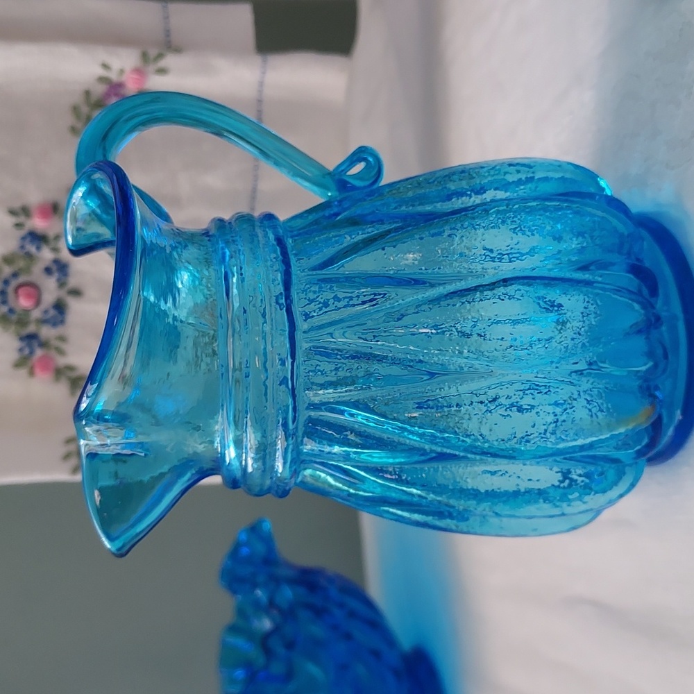 Turquoise blue ๐ Vintage glass pitcher vase with wide mouth spout - Picture 11 of 16